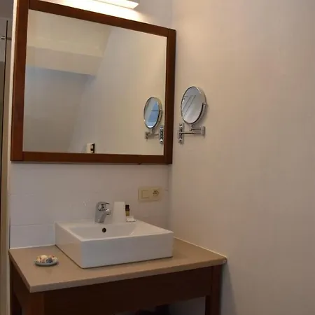 Gastenverblijf De Arend Guest house 4*